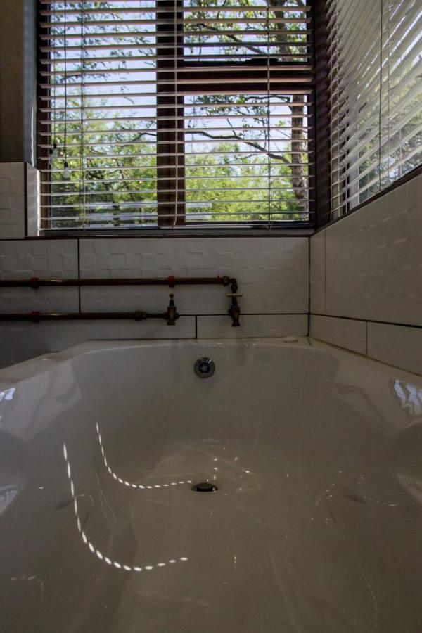 Chameleon Bush Lodge ฮามมันสคราล ภายนอก รูปภาพ